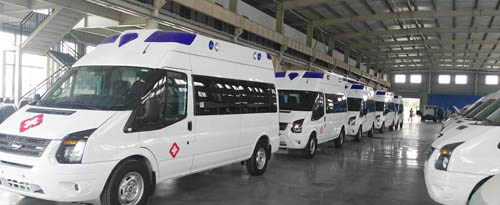 工廠(chǎng)車(chē)間等待生產(chǎn)車(chē)輛